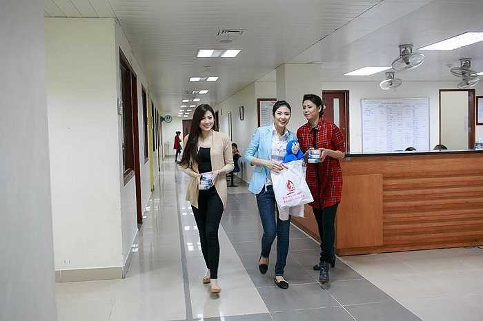 Hồng Quế trẻ trung với tóc mới.