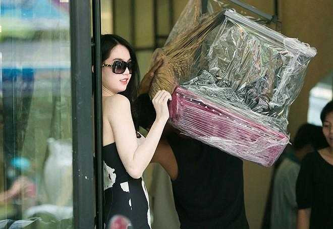 Chân dài nhiều thị phi có trong tay hệ thống cửa hàng thời trang và chăm sóc sắc đẹp khắp cả nước.