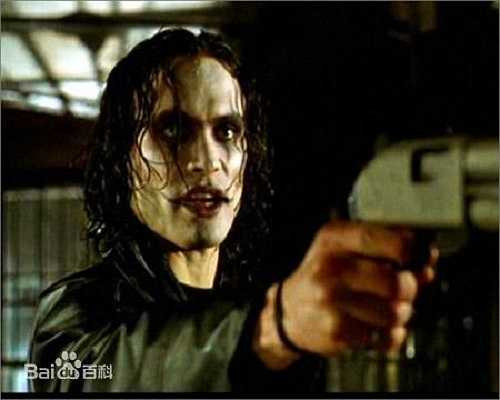 Anh qua đời ngày 4/1 sau một tai nạn trên phim trường.