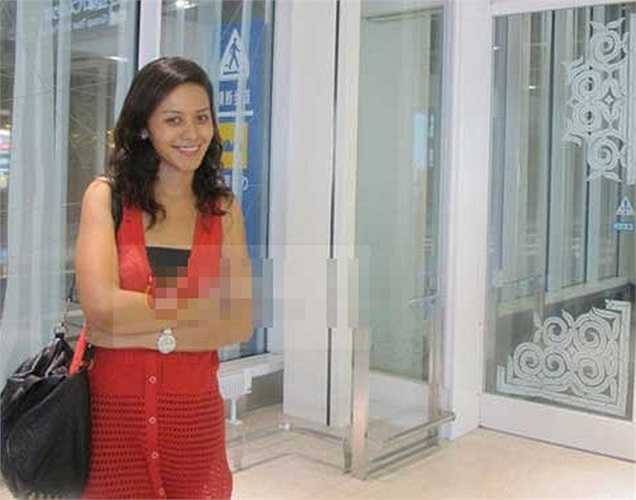 Trương Huệ Vân không phải là một cái tên quá xa lạ trong giới kinh doanh bất động sản, khách sạn. Cô chính là doanh nhân thế hệ thứ tư của Trương Gia tộc tại TP.HCM. Trương Gia tộc được nhiều người biết đến bởi danh tiếng của bà Trương Mỹ Lan - Chủ tịch tập đoàn kinh doanh bất động sản lớn nhất và kín tiếng nhất Việt Nam. 