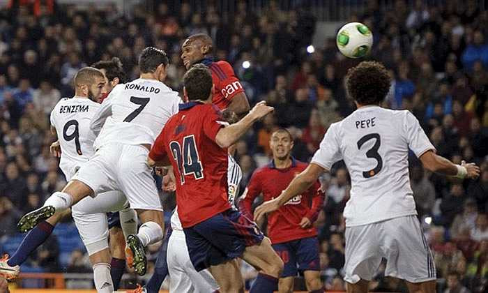 Trước đây, Ronaldo cũng từng rất nhiều lần bật cao không tưởng ghi bàn. Một trong số đó là bàn thắng vào lưới Chelsea ở chung kết Champions League 2008