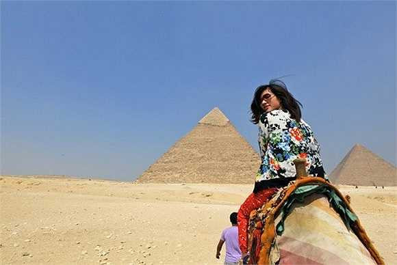 Kim tự tháp Ai Cập.