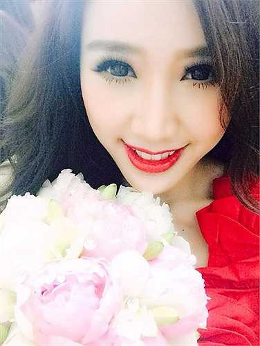 Bảo Thy khoe tóc mới xinh đẹp.