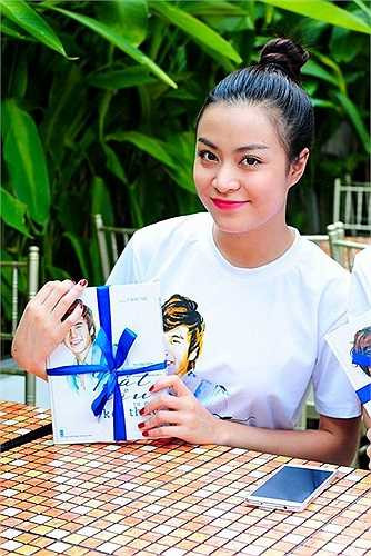 Hoàng Thùy Linh gợi cảm.