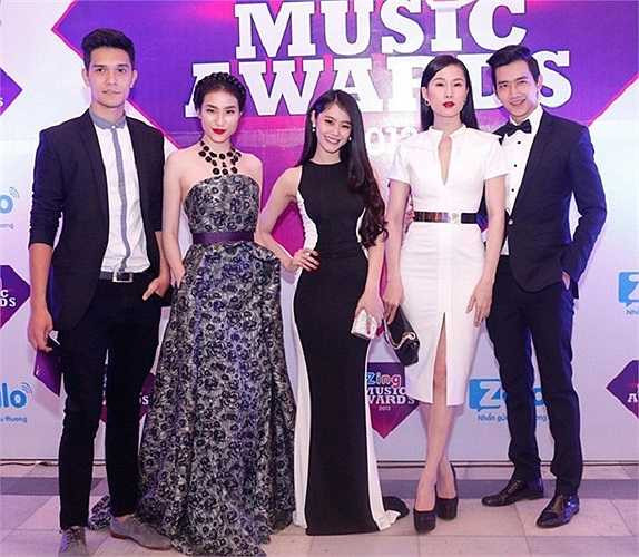 Ngọc Trinh lộ rõ chiều cao thua xa người đẹp da nâu Minh Triệu.