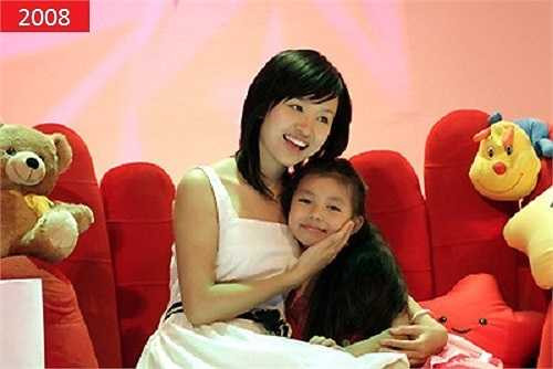 Thanh Vân Hugo tên thật là Nguyễn Thanh Vân, sinh năm 1984 tại Hà Nội. Thanh Vân được biết đến với vai trò MC của các chương trình Vui cùng Hugo, Chúc bé ngủ ngon, Đường lên đỉnh Olympia… và một số vai diễn trong phim như: Nhật ký Vàng Anh, Phía cuối cầu vồng