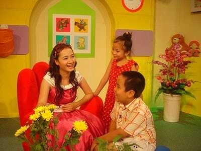 Chị kính hồng Linh Chi là cựu sinh viên ĐH Luật Hà Nội.