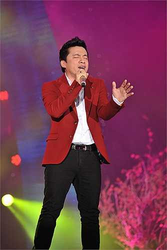 Đáp lại tình cảm yêu mến của khán giả bằng Liên khúc các bài hit đã làm nên tên tuổi của anh.