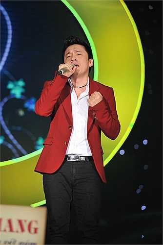 Khán phòng sân khấu ca nhạc Lan Anh vỡ òa tiếng vỗ tay của khán giả dành cho Lam Trường.