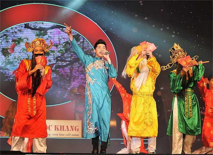 Và lần này cũng vậy, khi Noo Phước Thịnh mang đến ca khúc Hạnh phúc xuân ngời và Xuân Ca được phối lại tiết tấu nhanh, mạnh mẽ cùng phần vũ đạo cực chất đã làm khán giả đứng ngồi không yên.