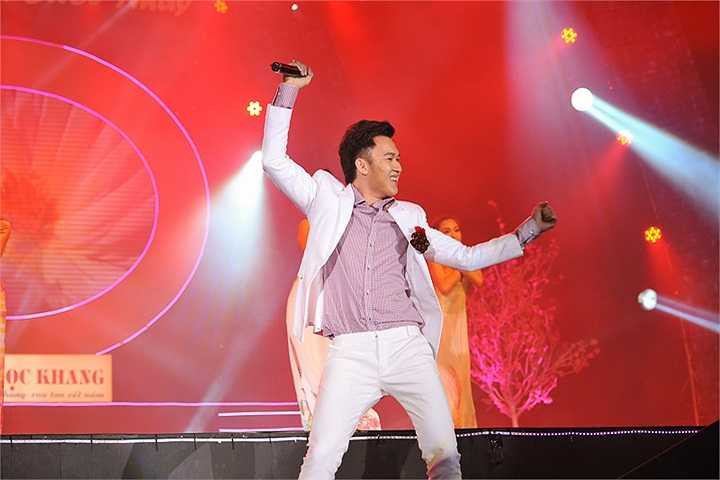 Dương Triệu Vũ đã không phụ lòng mong đợi của khán giả bằng Liên khúc Xuân về và Cánh bướm mùa xuân.