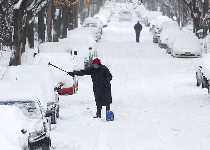 Dưới cái lạnh xuống tới – 51 độ C, hàng nghìn <a href='https://vtcnews.vn/oto-xe-may.31.0.html' >xe hơi</a> Mỹ “tử nạn” trong bão tuyết và băng giá. 