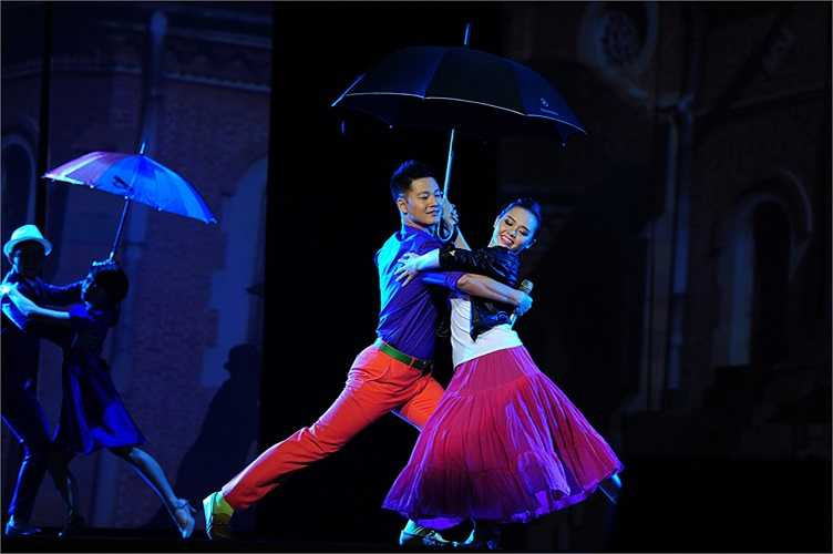 Đức Tuấn với Tình ca phố trẻ trung.