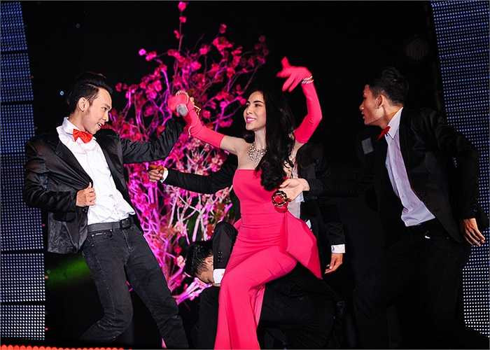 Có lẽ ít bà mẹ một con nào lại có vẻ đẹp toả sáng như Thuỷ Tiên.