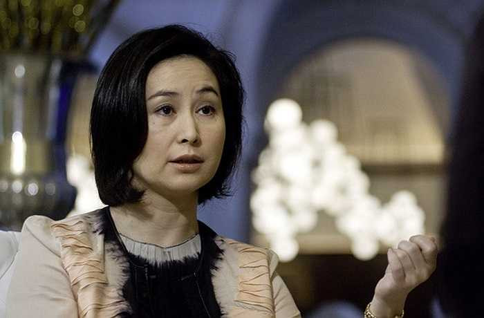 3. Pansy Ho Tài sản: 6,8 tỷ USD Con gái tỷ phú sòng bài huyền thoại Stanley Ho - Pansy Ho xếp thứ 9 trong danh sách người giàu Hong Kong năm nay của Forbes, đồng thời là tỷ phú nữ giàu nhất ngành casino thế giới. Phần lớn tài sản của bà đến từ MGM China – liên doanh sòng bài với MGM Resorts. MGM China đã niêm yết từ năm 2011.