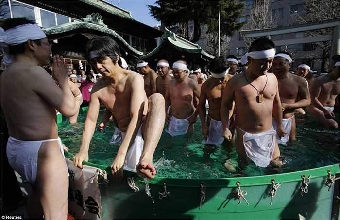 Lễ hội cũng giúp những tin đồ Shinto rèn luyện thể lực và tinh thần
