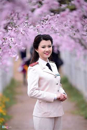 Nguyễn Hương Giang là MC thuộc thế hệ đầu tiên của kênh ANTV. Cô gái sinh năm 1990 này đã có hai năm gắn bó với nghề và trở thành gương mặt quen thuộc được rất nhiều khán giả yêu mến. 