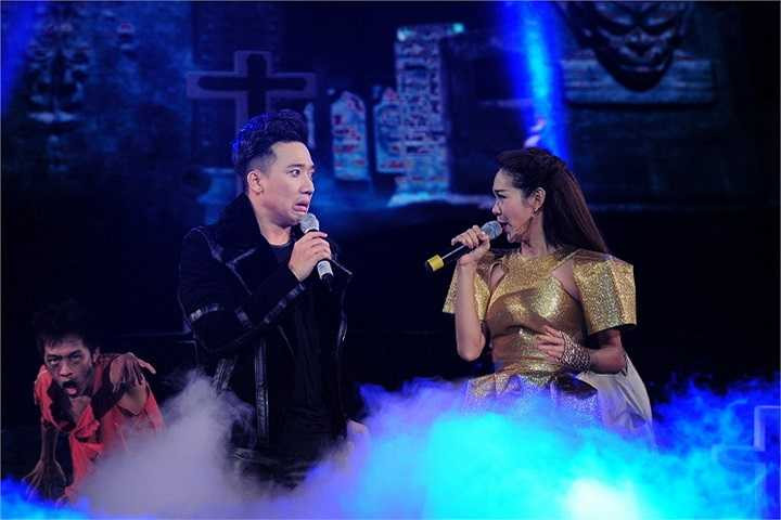 Không biết vì lẽ gì mà gần đây, các mỹ nữ của showbiz Việt rất thích hoá thân thành nữ thần.