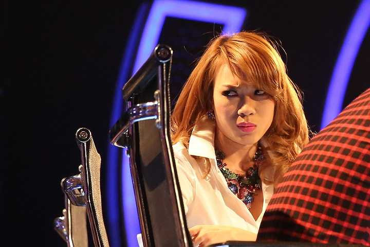 Mỹ Tâm không hề sợ xấu, trái lại cô còn thể hiện đủ sắc thái trên gương mặt của mình.