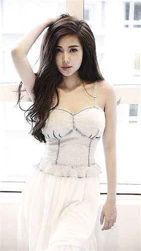 Tâm Tít theo hình tượng sexy hóa.