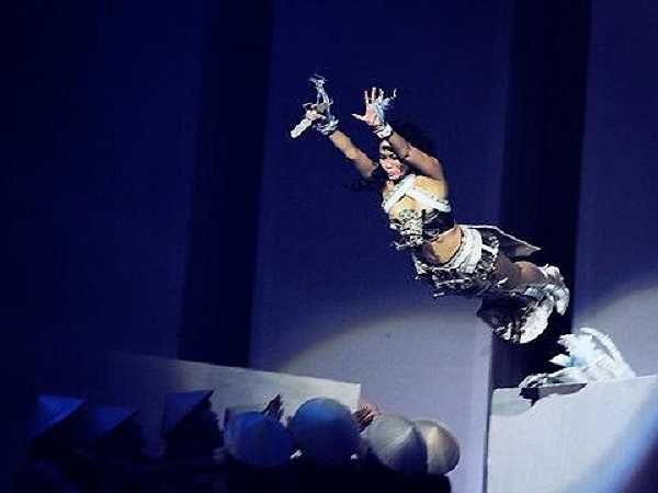 Thu Minh và pha bay người dũng cảm.