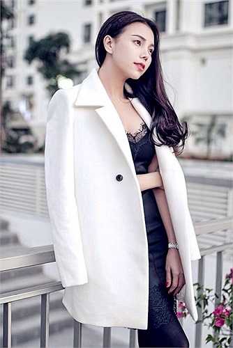 Trà Ngọc Hằng đằm thắm, gợi cảm.