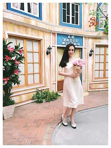 Angela Phương Trinh hiền dịu bất ngờ.