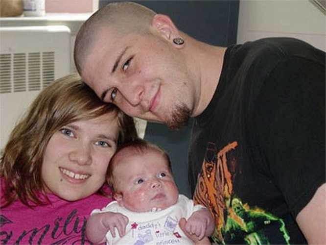 Và bé Krysten Elise đã chào đời trong niềm vui mừng khôn xiết của bố mẹ.