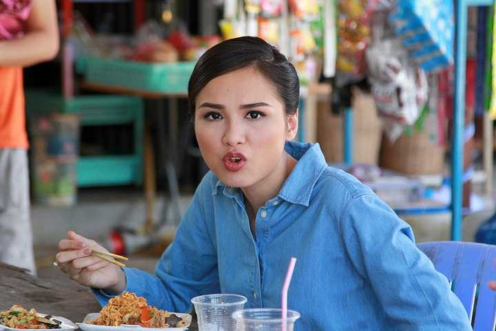 Đây là những hình ảnh hậu trường của phim Hai Lúa mà Diễm Hương có đảm nhiệm một vai diễn trong đó.