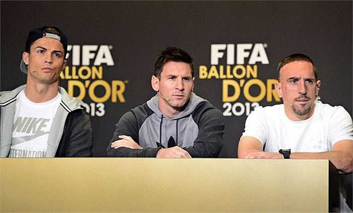 Adriana Lima thậm chí còn rực rỡ hơn cả MC nổi tiếng, Fernanda Lima