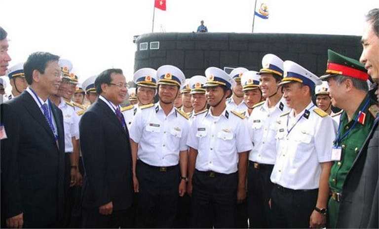 Thăm, làm việc, chúc Tết cán bộ, chiến sĩ Bộ Tư lệnh Hải quân vùng 4- đơn vị có trọng trách bảo vệ chủ quyền lãnh hải của Tổ quốc, cứu hộ cứu nạn trên biển, Bí thư Thành ủy Hà Nội bày tỏ vui mừng trước tinh thần kỷ luật nghiêm, công tác huấn luyện sẵn sàng chiến đấu cao độ của đội ngũ cán bộ, chiến sỹ, sẵn sàng hy sinh xương máu để bảo vệ chủ quyền biển đảo thiêng liêng của Tổ quốc.