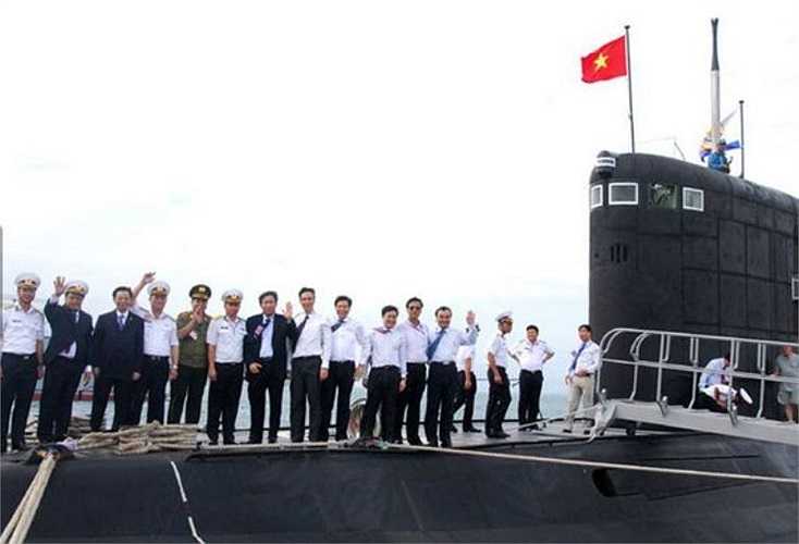 Ông Phạm Quang Nghị khẳng định, chiếc tàu ngầm đầu tiên trong hạm đội tàu ngầm của Hải quân Việt Nam mang tên Hà Nội càng có ý nghĩa thiêng liêng khi thể hiện sự tiếp nối truyền thống hào hùng cùng những chiến công hiển hách của Thăng Long - Hà Nội. Càng quý trọng hòa bình, chúng ta càng quyết tâm củng cố và bảo vệ vững chắc môi trường hòa bình để xây dựng đất nước.