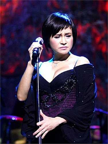 Tuy nhiên, nữ nghệ sỹ vẫn không quan tâm đến dư luận, tiếp tục theo đuổi style ăn mặc riêng.