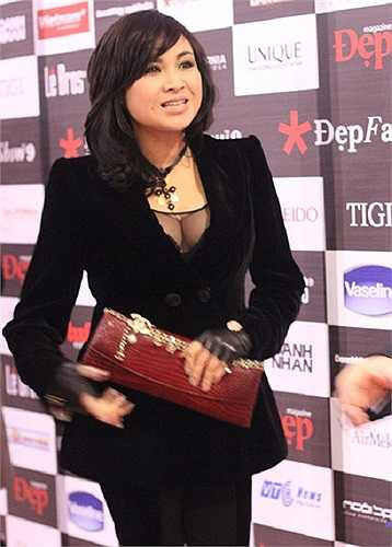 Thời trang dạo phố của Thanh Lam cũng vô cùng sexy.