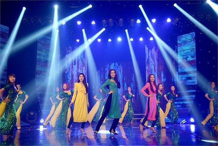 Hà Hồ, Thuỷ Tiên, Minh Hằng cùng xuất hiện trong một ca khúc mừng Xuân trong sản phẩn Hương Tết Việt.