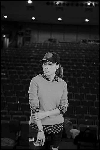 Trong liveshow 'Gủi tình yêu của em' được diễn ra tại Đà Nẵng lần này, ngoài những ca khúc sôi động cùng vũ đạo đẹp mắt, Mỹ Tâm còn dành tặng khán giả tại quê hương những ca khúc đậm chất miền Trung mà cô đã ấp ủ và bỏ công tập luyện bấy lâu nay.