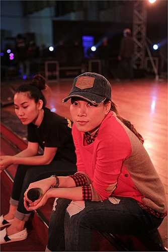 Dù khí hậu tại Đà Nẵng khá lạnh nhưng tinh thần làm việc của mọi người trong ekip thực hiện luôn sôi nổi. 