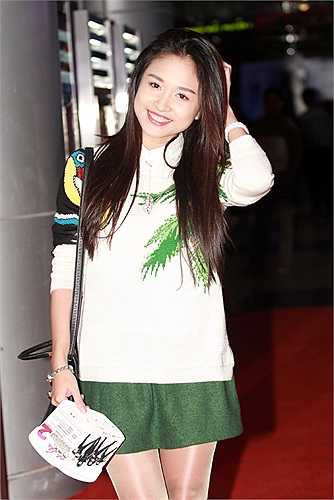 Buổi ra mắt phim còn có sự góp mặt của Vân Hugo, Maya, Vũ Hạnh Nguyên, Đinh Mạnh Ninh....