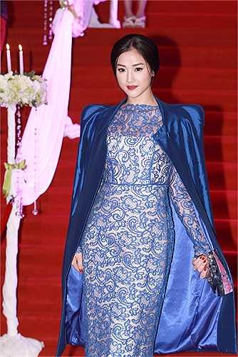 Phần 2 của Cô dâu đại chiến xoay quanh đôi vợ chồng sắp cưới do Bình Minh và Lan Phương thủ vai, cùng Hội quả phụ áo đen gồm: Lê Khánh, Maya, Vân Trang, Yu Dương. 