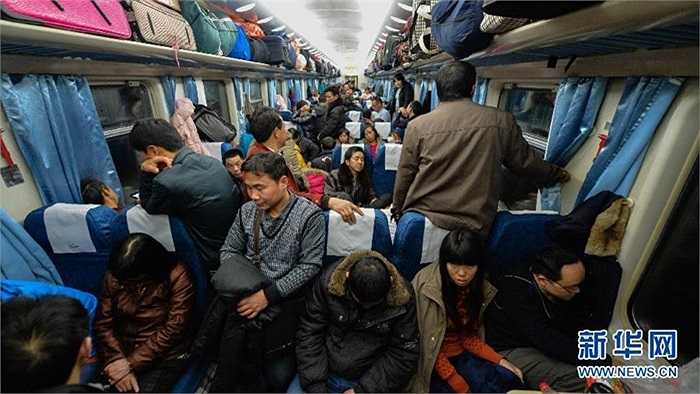 Năm nay, người dân Trung Quốc đổ về quê ăn Tết sớm tránh tắc nghẽn giao thông
