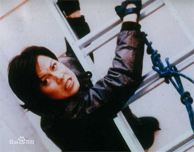 Tuy nhiên, khác với cha và anh, Lý Hương Ngưng có niềm đam mê với âm nhạc.