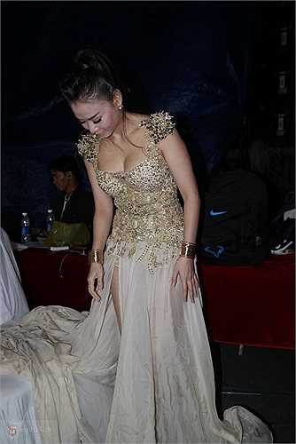 Tham gia biểu diễn trong chương trình, Thu Minh biểu diễn những ca khúc sôi động gắn liền với tên tuổi của cô. Nữ ca sỹ cuốn hút từ phong cách trình diễn sexy đến giọng hát rực lửa, mạnh mẽ.