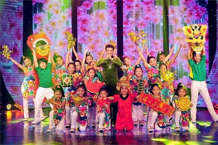 Lần đầu đến với Gala Nhạc Việt, Đàm Vĩnh Hưng hào hứng chia sẻ: 'Đây là lần đầu tiên Hưng tham gia chương trình Gala Nhạc Việt. Phải nói rằng đây là một chương trình giải trí lớn có sư đầu tư nghiêm túc và hoàng tráng.