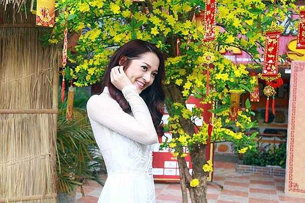 Bảo Anh xinh đẹp trong những bộ ảnh chào xuân.