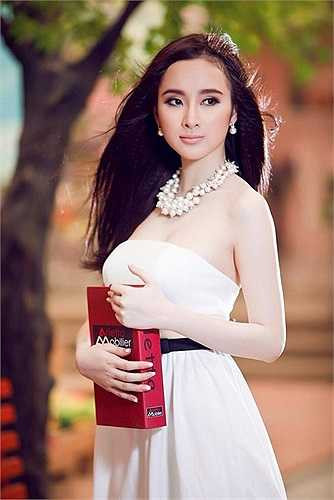 Ngắm bộ ảnh mới của Angela Phương Trinh.