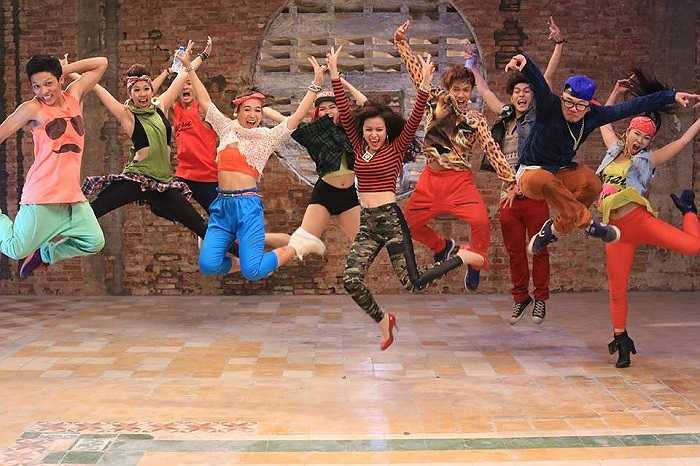 Sau khi hoàn thành chiến dịch quảng bá phim 'Thần tượng', Hoàng Thùy Linh trở lại với âm nhạc.