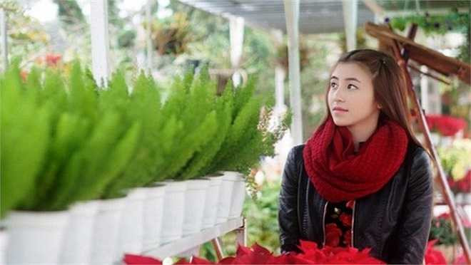 Tuy không có ý định dùng chiêu trò để quảng cáo, PR bản thân nhưng hot girl bánh tráng trộn vẫn là một trong những từ khóa được tìm kiếm nhiều trong cộng đồng mạng. 