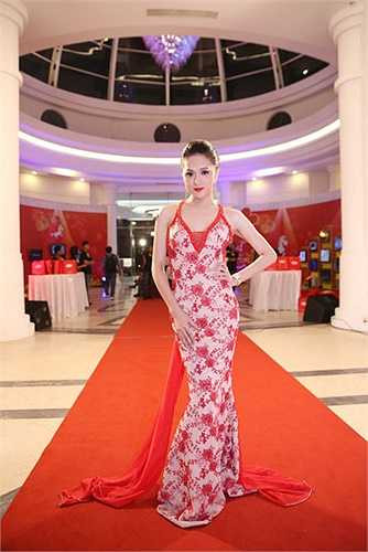 Xem thêm một số hình ảnh Hương Giang gợi cảm: