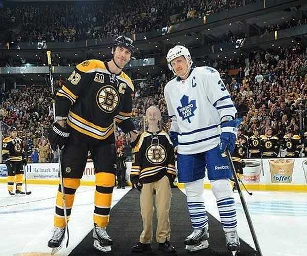 Trước đó Sam đã trút hơi thở cuối cùng tại nhà riêng chỉ một ngày trước khi cậu dẫn dắt đội tuyển NFL yêu thích của mình vào trận chung kết như một đội trưởng danh dự. 