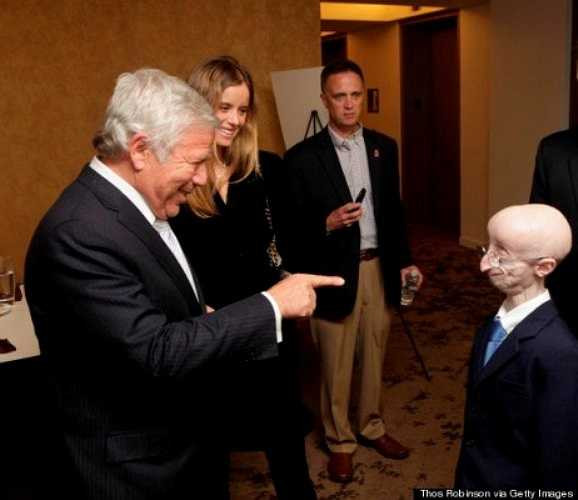 Được biết, vì quá thương con, năm 1999, ba mẹ của Sam, cả hai đều là bác sỹ, đã thành lập Quỹ nghiên cứu bệnh già trước tuổi (PRF). Quỹ nhằm nghiên cứu cách chữa trị và phòng ngừa căn bệnh kỳ lạ này cho trẻ em trên thế giới.